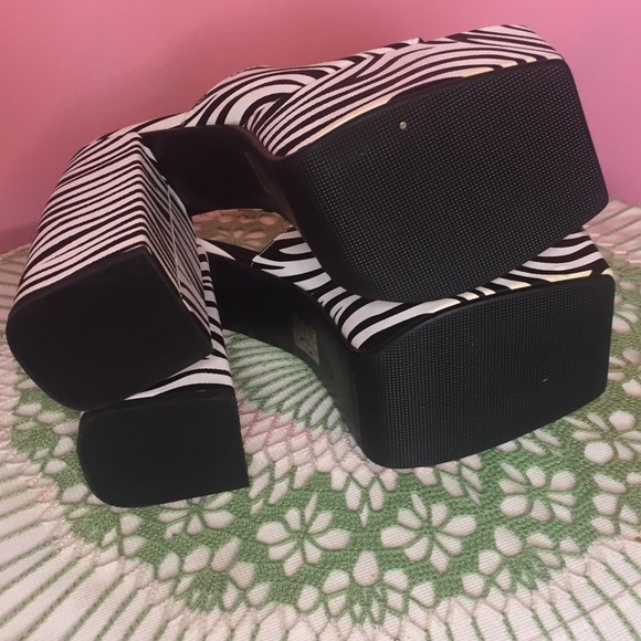 NEW zebra platform mules - Picture 7 of 7